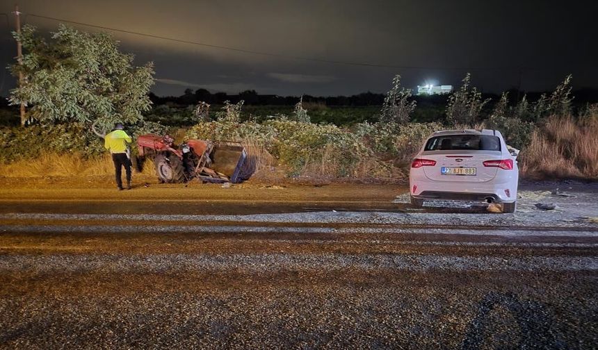 Gaziantep'te otomobil ile traktör çarpıştı