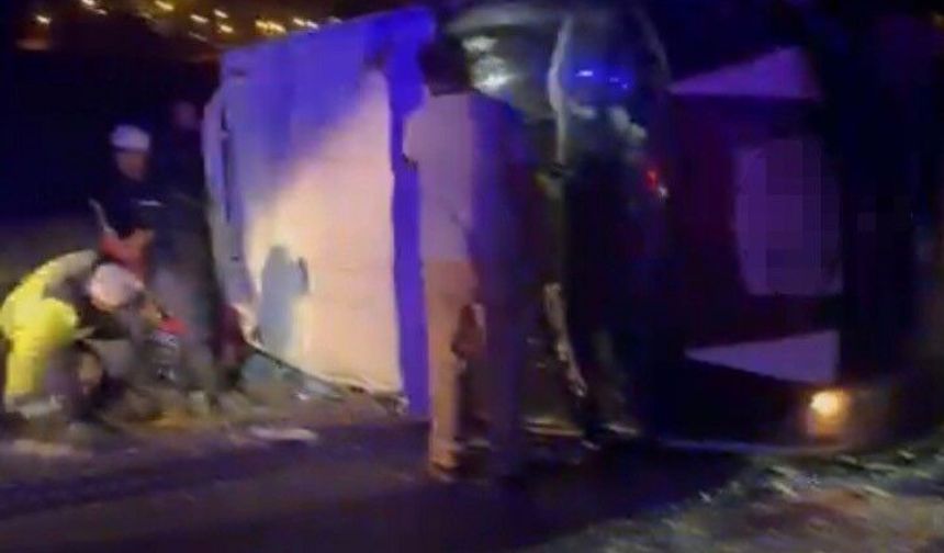 Gaziantep'te tarım işçilerini taşıyan minibüs otomobille çarpıştı