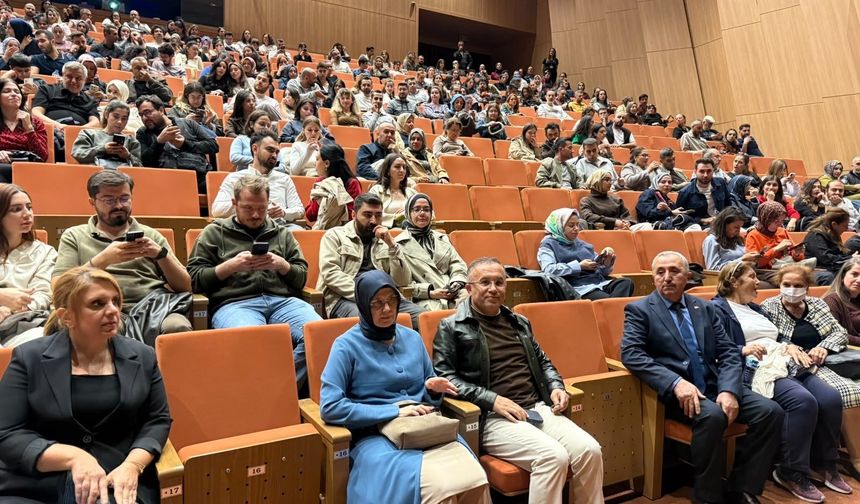 Vali Kemal Çeber’den Gazişehir Tiyatro Festivali’ne Ziyaret