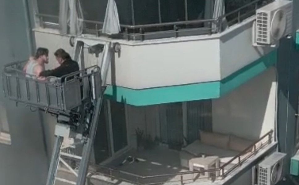 Kendi kaderini değiştirdi: Terk edilen çocuk, bebeğin kahramanı oldu!