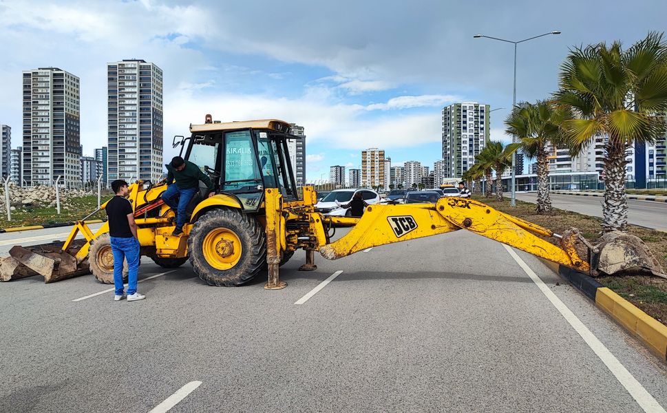 Yolu silahla açtıran genç tutuklandı