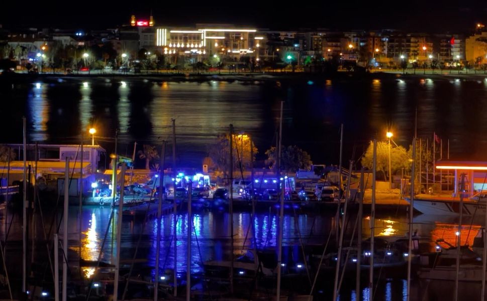 Antalya Finike açıklarında mültecileri taşıyan bot battı