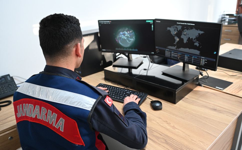 2 milyarlık siber vurguna 16 tutuklama!