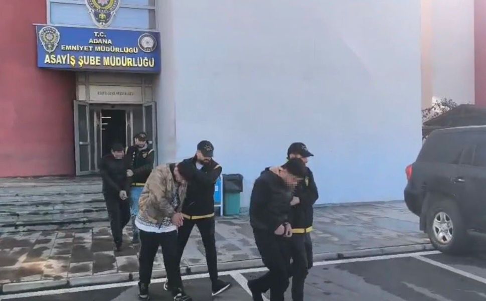 Sahte Polisler Gerçek Kelepçeyle Tanıştı!