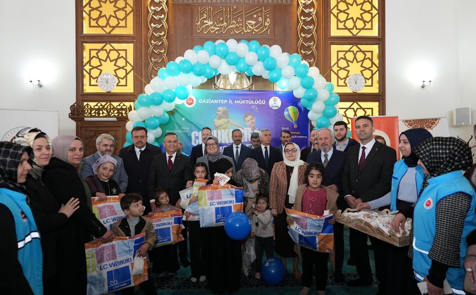 Ramazan Bayramı öncesi yetim çocukların yüzleri güldürüldü