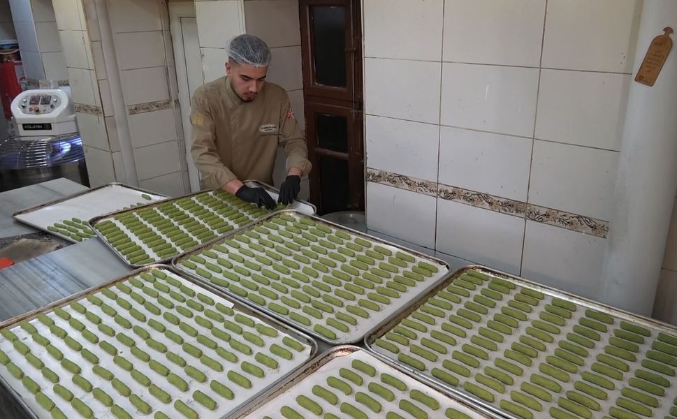Antep fıstıklı kurabiye bayramda damakları tatlandıracak