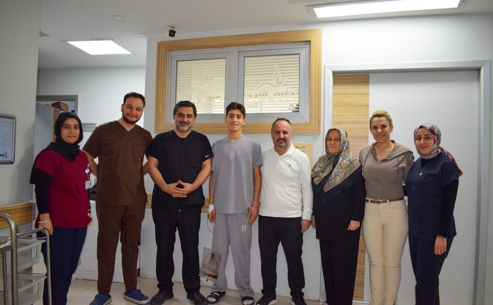 Genç futbolcuya hayat kurtaran müdahale