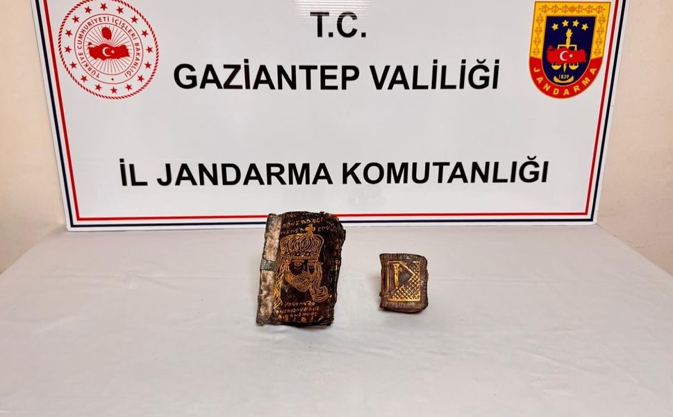 Gaziantep'te altın yazmalı 2 kitap ele geçirildi: 1 gözaltı