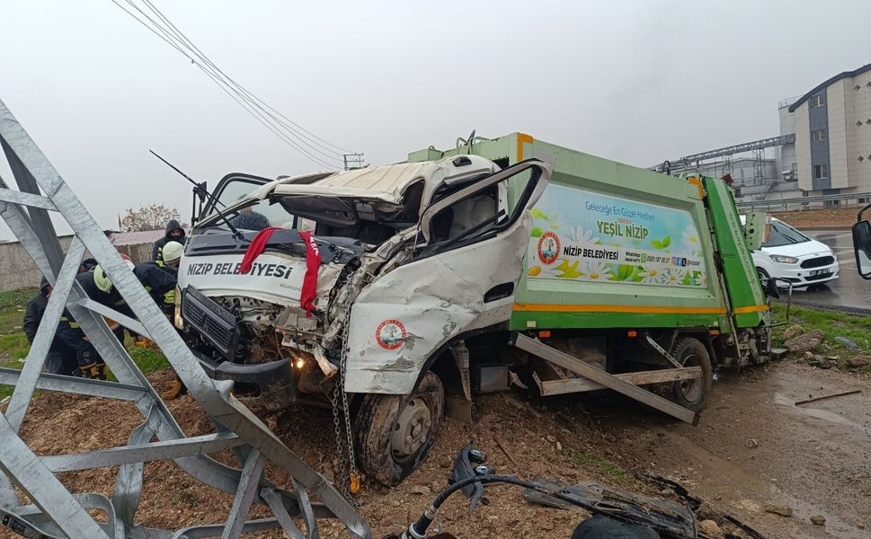 Nizip Belediyesi'ne ait araç kaza yaptı: 1 yaralı