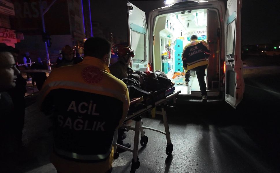 Taksi takla attı: 2 yaralı