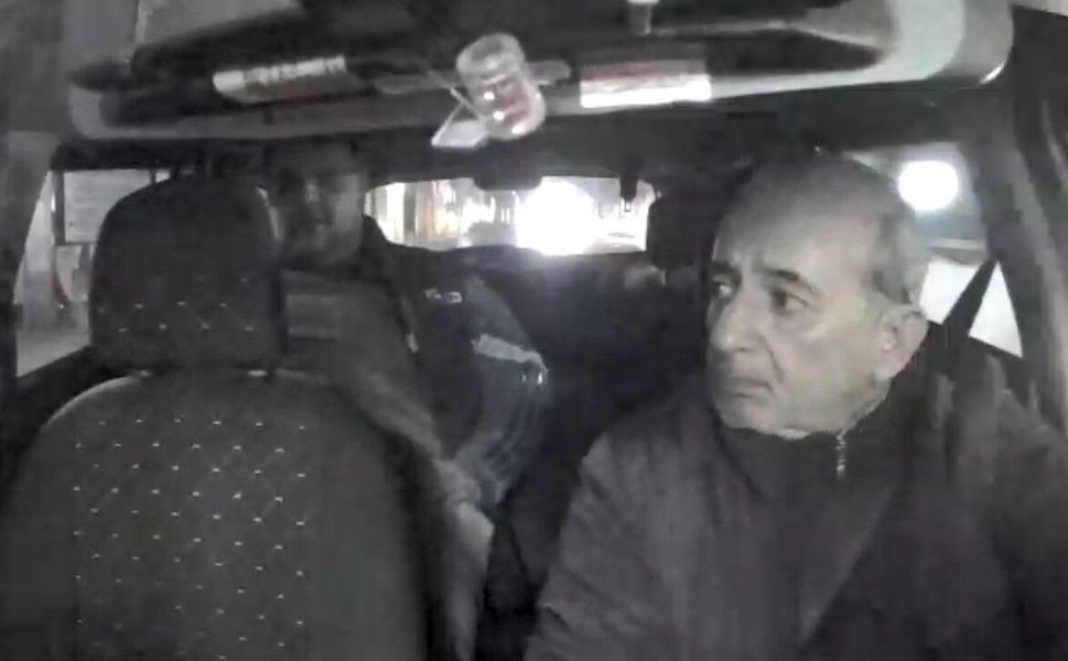 Taksi şoförüne yönelik saldırı anları kameraya yansıdı