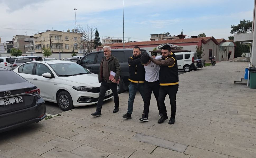 1,2 milyonluk vurgun: Altınları paylaşıp eğlendiler