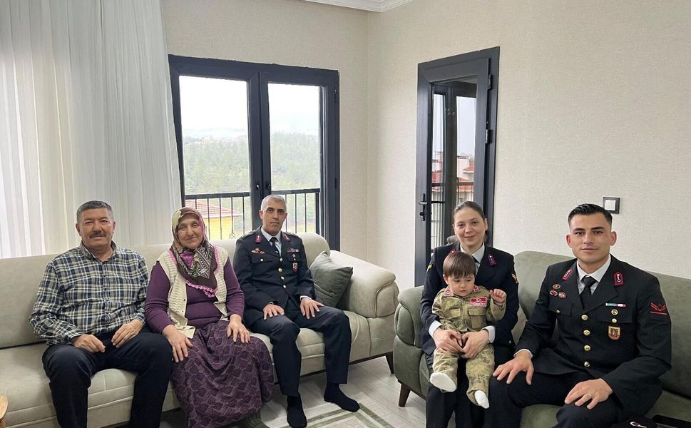 Jandarmadan şehit ve gazi ailelerine bayram ziyareti