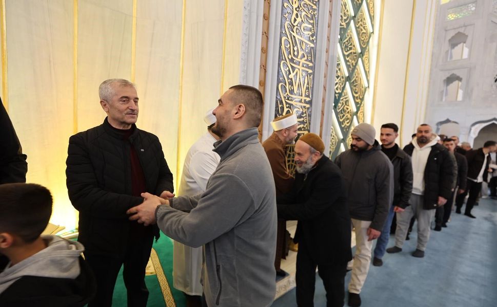 Başkan Tahmazoğlu, vatandaşlarla bayramlaştı