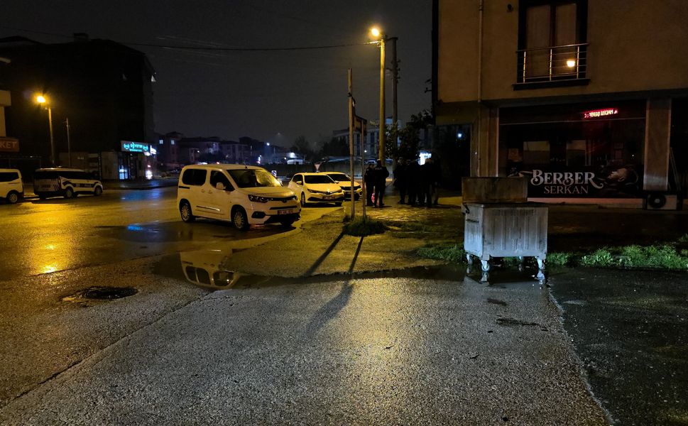 Otobüs durağında kan donduran olay