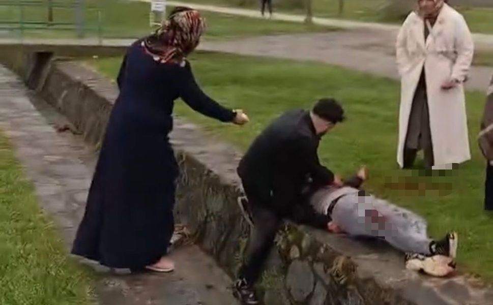 Bıçaklı kavgada boğazı kesilen kişi hayatını kaybetti