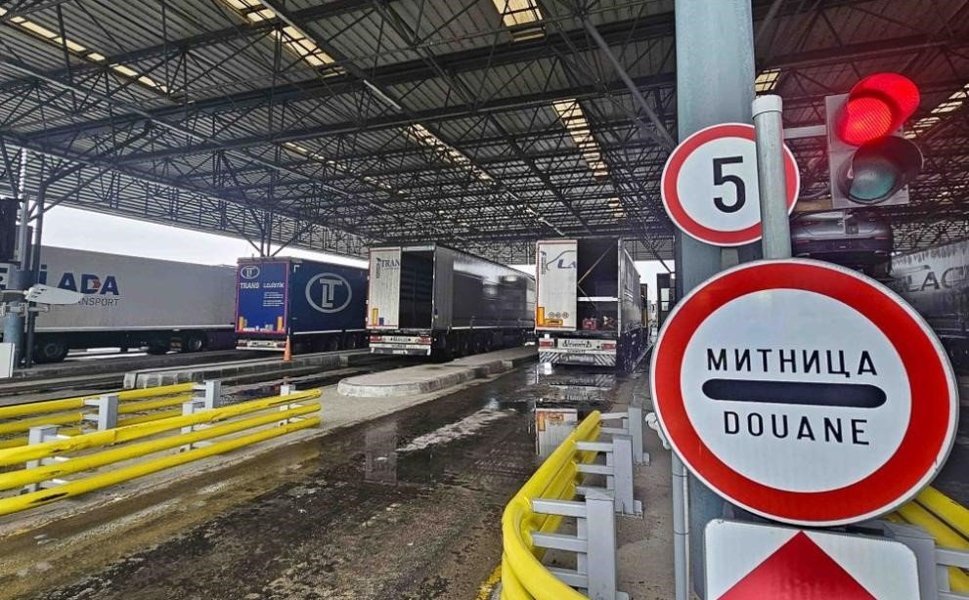 Çikolata dolu çantadan 220 bin Euro çıktı