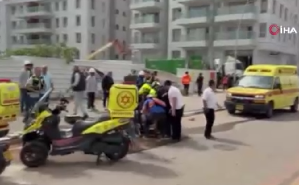 İran füzeleri İsrail’in merkezini vurdu