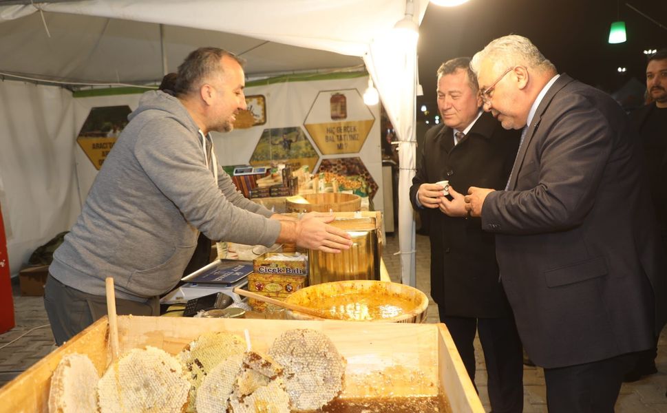 Nizip’te Ramazan Sokağı geleneği ikinci yılında da yoğun ilgi görüyor