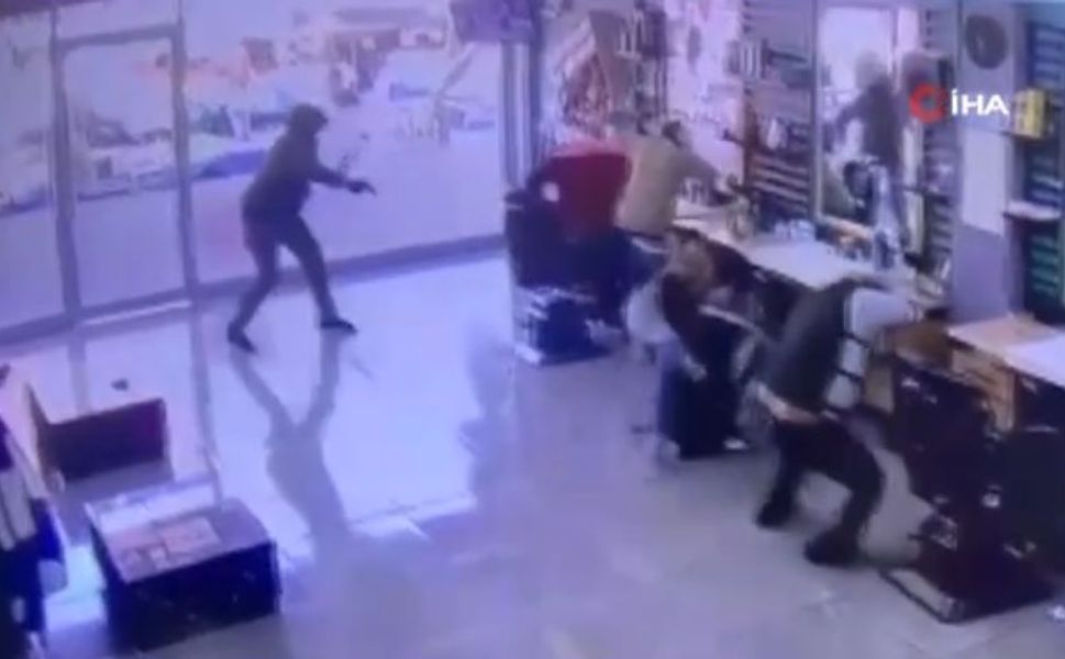 Berberde Kurşun Yağmuru: O Anlar Güvenlik Kamerasında