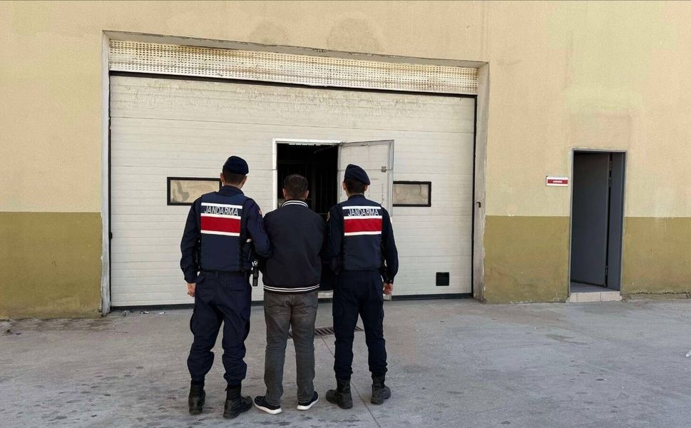 Kesinleşmiş 17 yıl cezayla aranan şahsı jandarma yakaladı