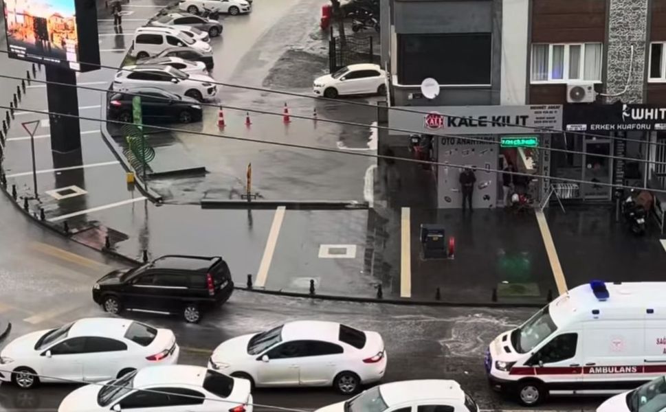 Gaziantep'te kitlenen trafiği otobüs şoförü açtı