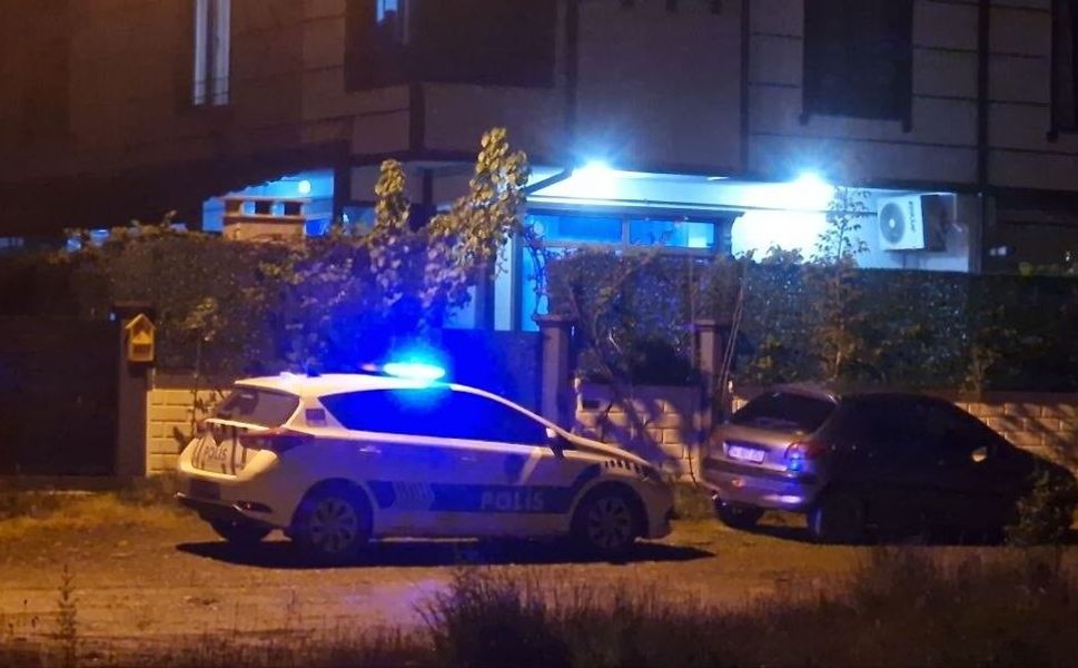 Tartıştığı eşini boğazını keserek ö*dürdü
