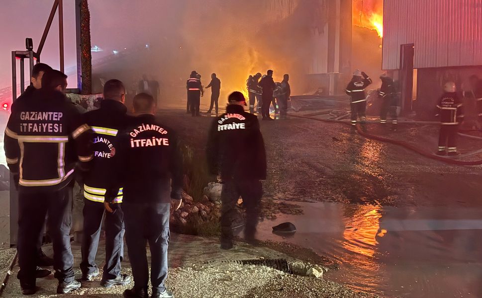 Gaziantep'te mobilya fabrikasında yangın