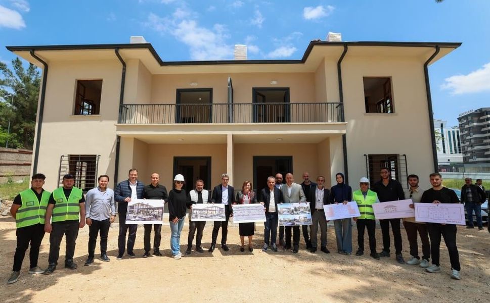Şahin, TCDD Lojmanlarının restorasyon çalışmalarını inceledi