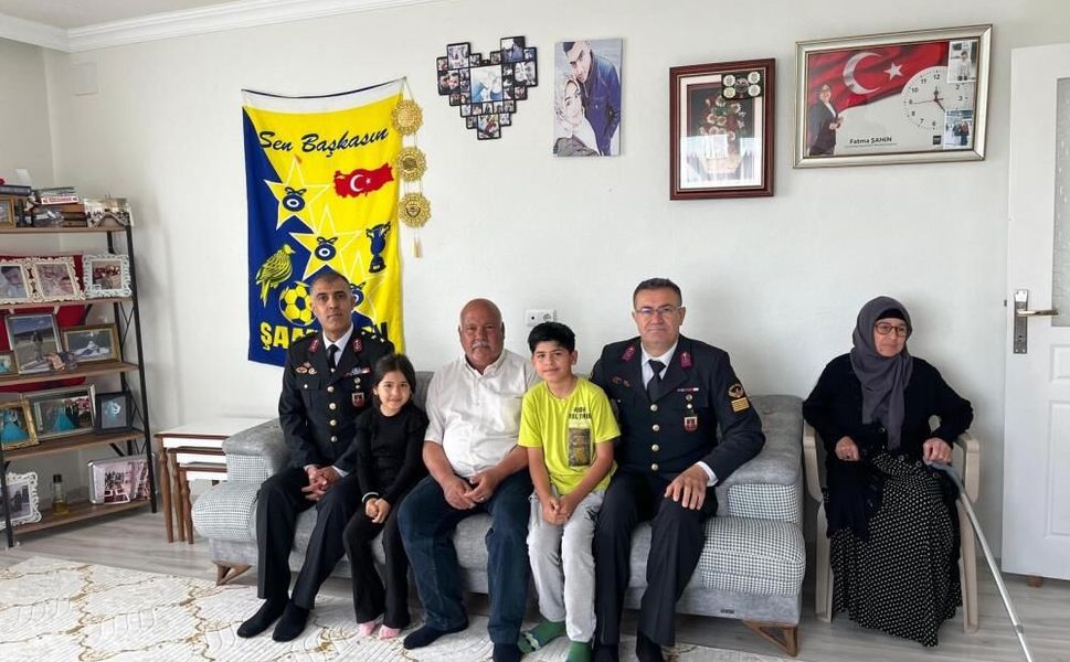 Jandarma, şehit aileleri ve gazileri unutmadı