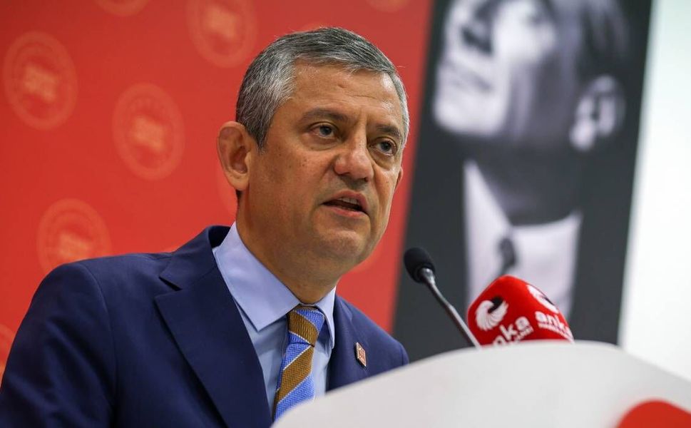 Özgür Özel: "Cumhuriyet Halk Partililer karar verene kadar hiçbir yere gitmiyorum"