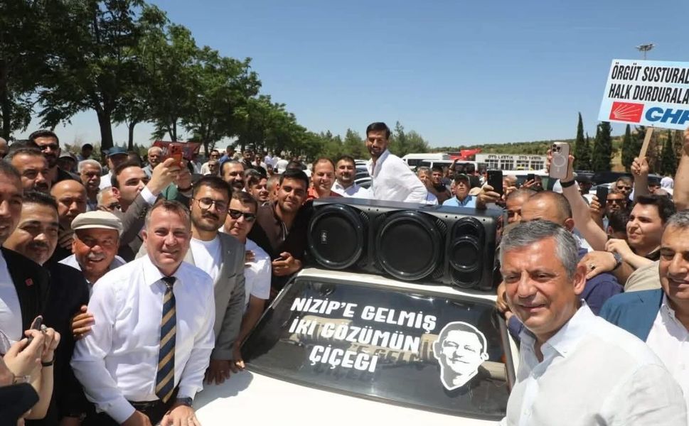 Özgür Özel: "Bir çare buluruz" diyerek yeni parti sinyali verdi