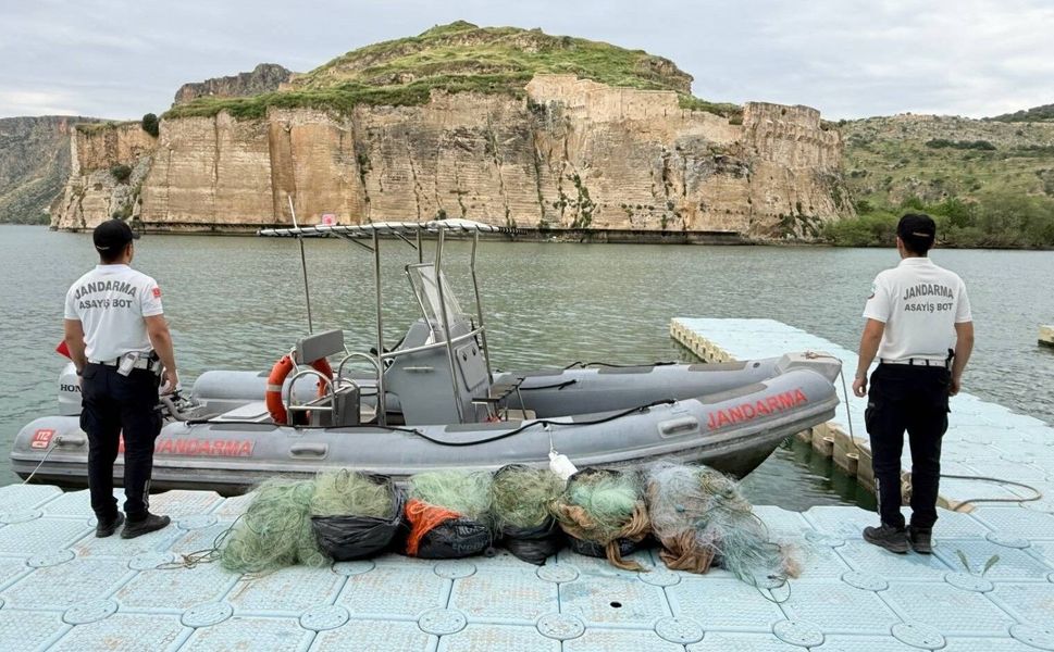Ağ ile avlanma yasağına uymayan 3 şahsı jandarma yakaladı