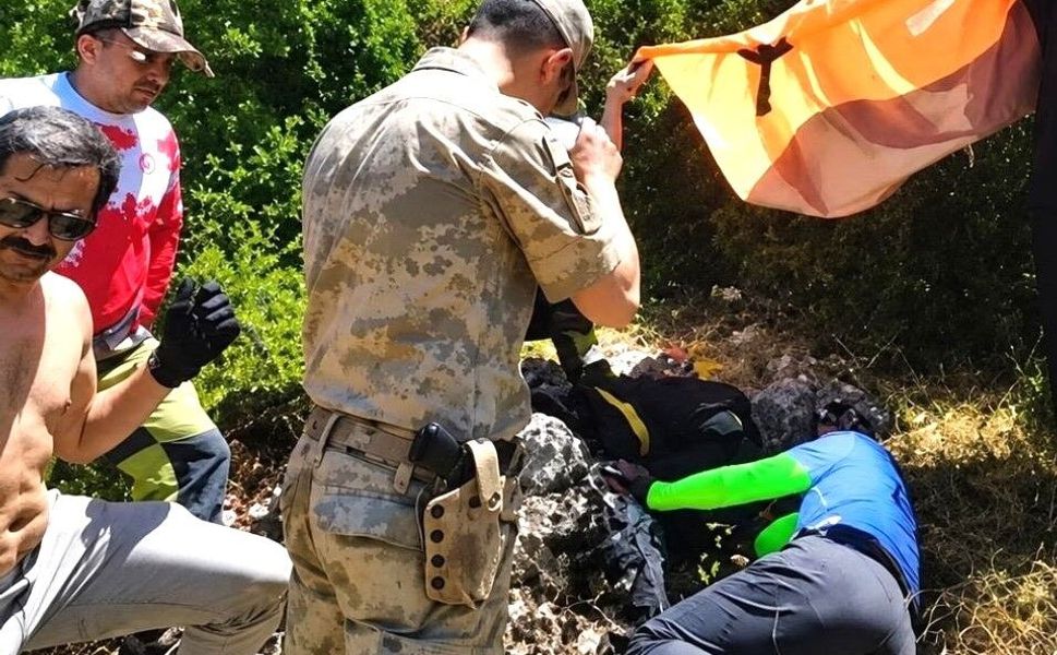 Gaziantep'te yürekleri ağza getiren paraşüt kazası