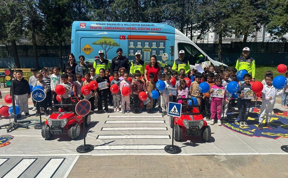 Jandarmadan 85 öğrenciye trafik eğitimi