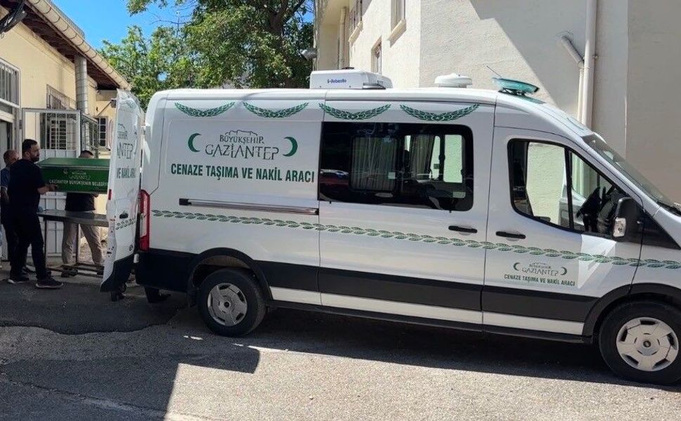Gaziantep'te kavşakta mendil satarken bıçaklanan şahıs hayatını kaybetti