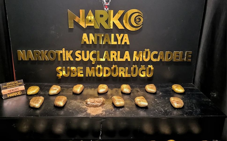 Aile görüntüsü vererek yasaklı madde nakline operasyon