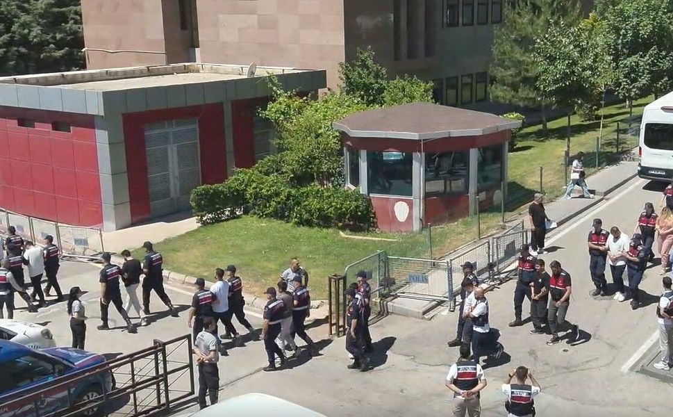 Gaziantep merkezli 13 ilde siber dolandırıcılık operasyonu