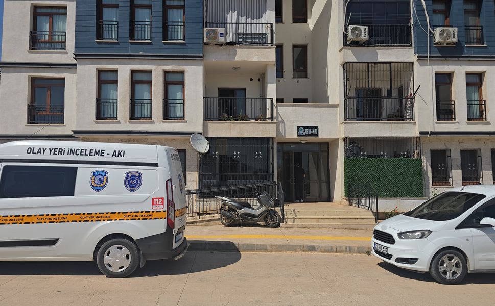 Evinde silahla vurulmuş halde bulunan kadın kurtarılamadı