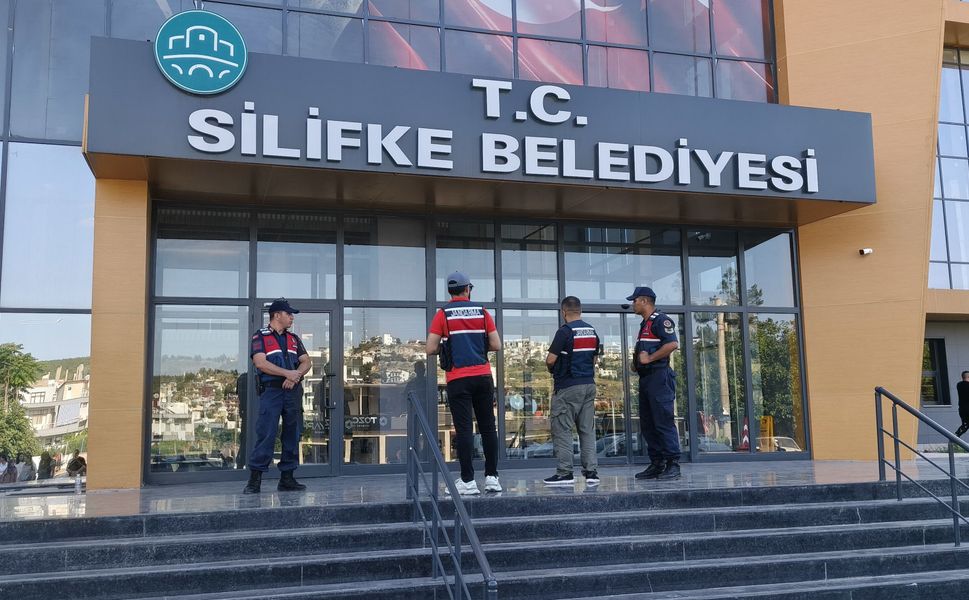 Mersin'in Silifke Belediyesi'ne operasyon