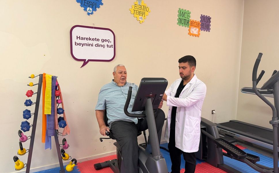 Hastalığın etkisiyle kaybolan adam Alzaymır Merkezi'nde yeniden hayat buldu