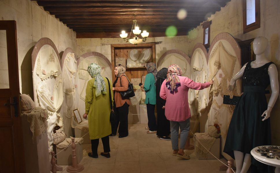 Şahinbeyli kadınların sergisi büyük ilgi görüyor