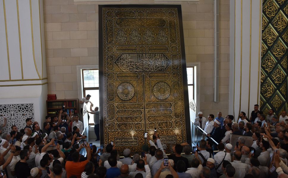 Kabe'nin kapı örtüsü Millet Cami ve Külliyesi’nde sergileniyor