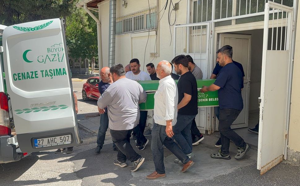 Sınava giderken geçirdiği kaza sonrası hayatını kaybeden gencin cenazesi ailesine teslim edildi