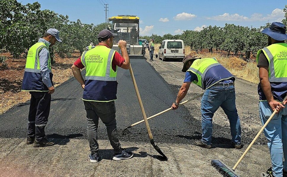Araban'da sıcak asfalt çalışmaları devam ediyor