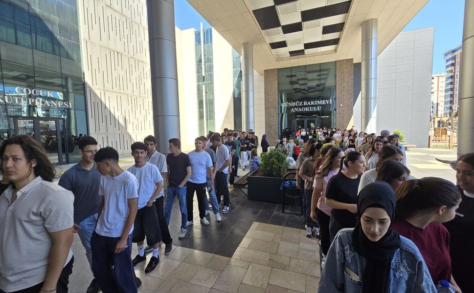 GAZİANTEP BÜYÜKŞEHİR’DEN SINAVA HAZIRLANAN ÖĞRENCİLERE YKS TATBİKATI