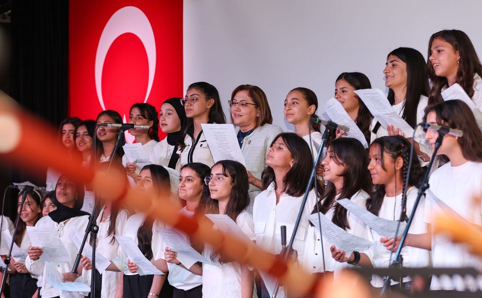 GAZİANTEP’TE SANATLA YÜKSELEN ÖĞRENCİLER ÖDÜLLENDİRİLDİ