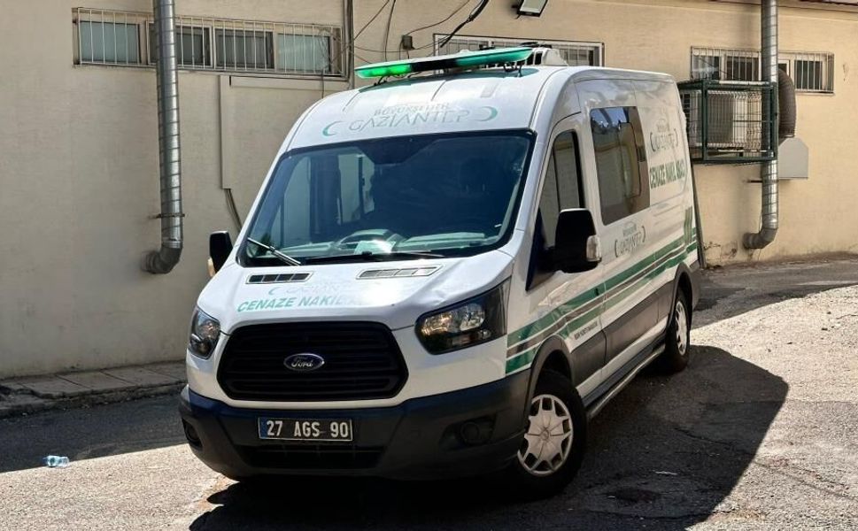 Gaziantep'te motosiklet bariyerlere çarptı: Genç sürücü hayatını kaybetti