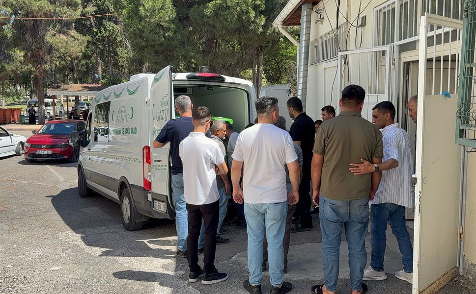 Otomobilin çarptığı 14 yaşındaki çocuk hayatını kaybetti