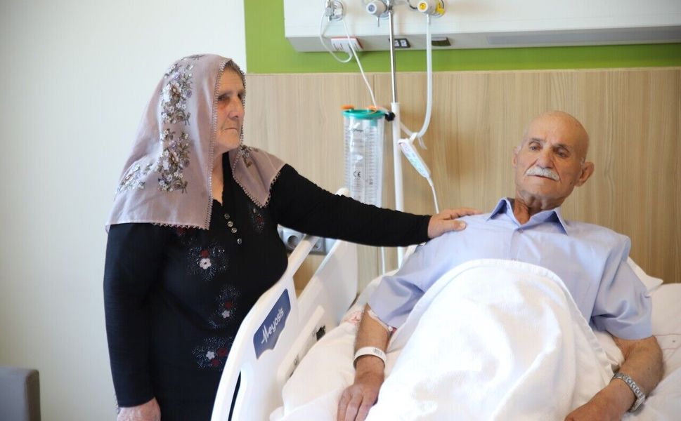 Karaciğerinde 13 santimetrelik tümör bulunan hasta 10 saatlik ameliyatla sağlığına kavuştu